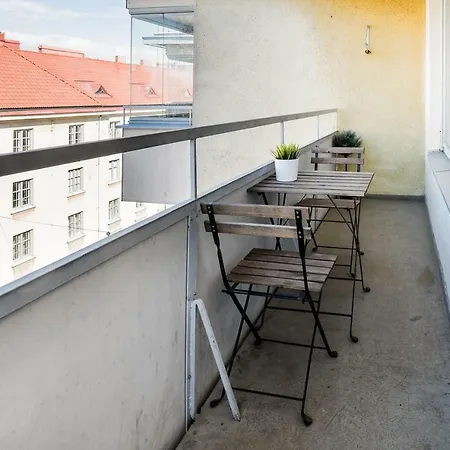 Kotimaailma - Kivenhakkaajankatu 3 Helsínquia